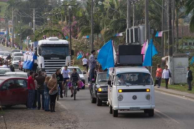Romaria atrai milhares de devotos a Caravaggio neste domingo 18 Romaria atrai milhares de devotos a Caravaggio neste domingo