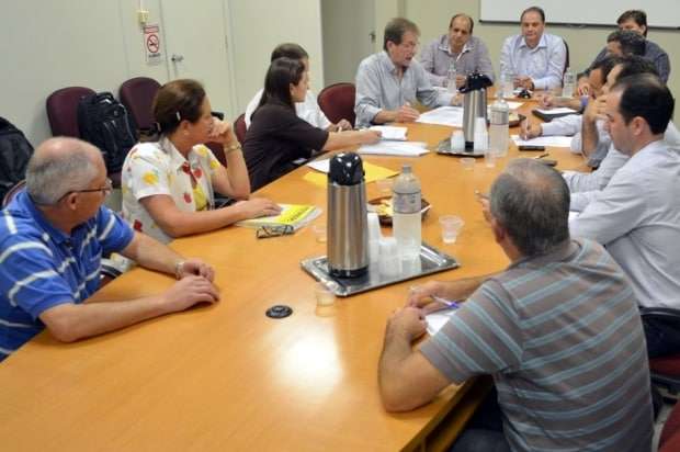 Prefeitos da AMREC e da Amesc intermediam negociação entre JBS e Avicultores