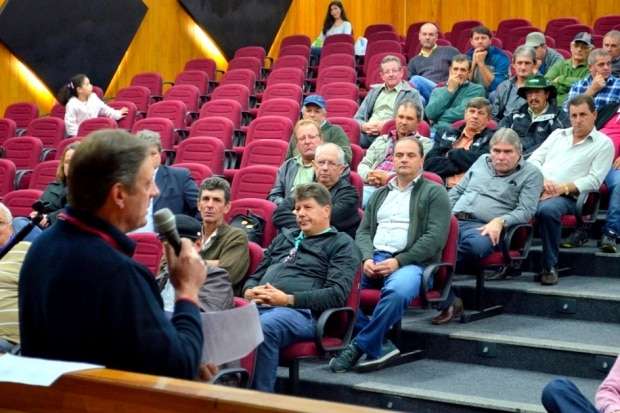 Avicultores aprovam propostas da JBS 1 Avicultores aprovam propostas da JBS