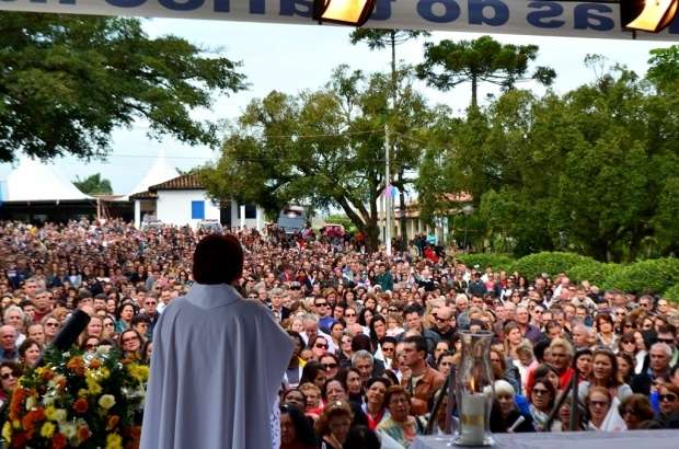 Romaria atrai milhares de devotos ao Caravaggio  1 Romaria atrai milhares de devotos ao Caravaggio