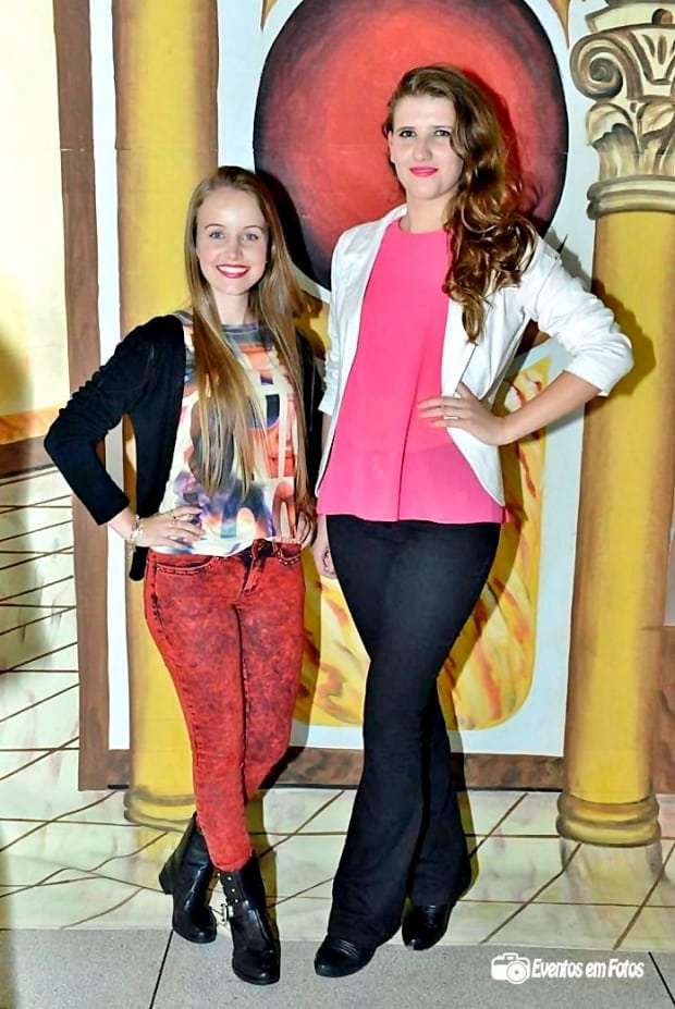 Ricardo Mazzorana: E o ladrãozinho de flores da ponte? Alguém já sabe quem é? 5 Heloísa Spillere Ghisleri e Vanderléia Begnini, as nossas futuras rainhas.