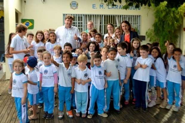 Prefeitura assina construção de duas quadras poliesportivas 1 Prefeitura assina construção de duas quadras poliesportivas