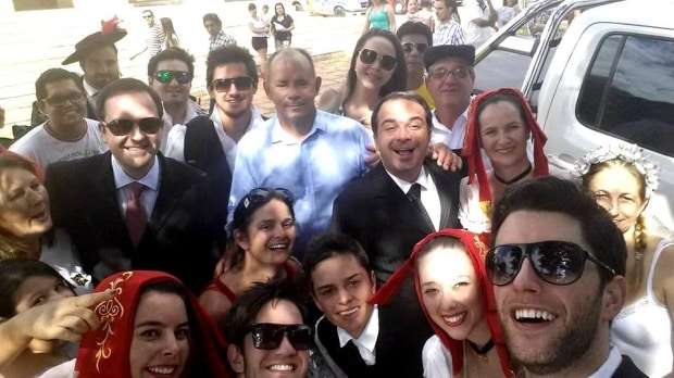 Ricardo Mazzorana: Selfie com o prefeito Valdemar Batista Costa e, os Tenores do Brasil 4 Selfie com o prefeito Valdemar Batista Costa e, os Tenores do Brasil – Marcello Zanluchi e Ricardo Regis – que virão em breve para cá, na nossa Festa da Gastronomia. Será um show imperdível!