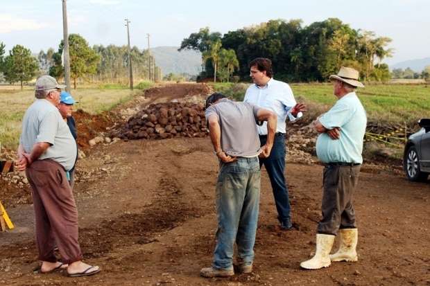 Evandro Gava visita obras em todo município 1 Evandro Gava visita obras em todo município