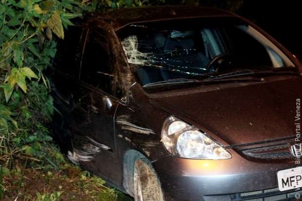 Ao perder controle da direção, condutora sai da pista na SC-447