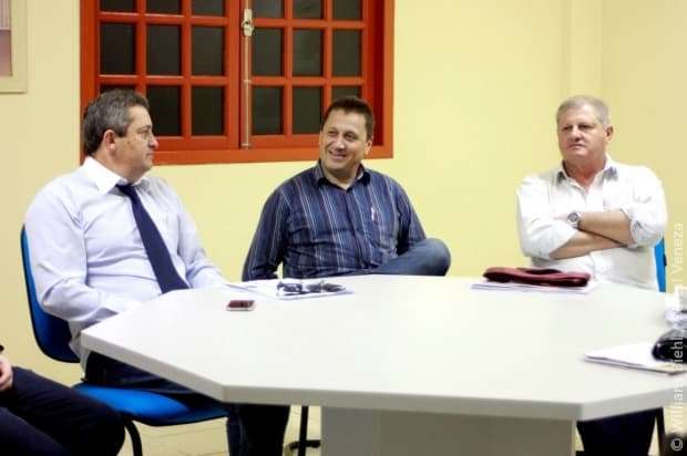 Lideranças do PP, PSDB e PSB se reúnem para discutir rumos da eleição em Nova Veneza 1 Lideranças do PP, PSDB e PSB se reúnem para discutir rumos da eleição em Nova Veneza