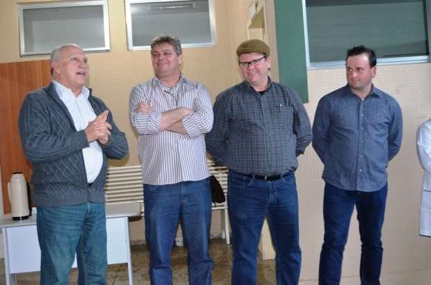 Marcelo Branco: Repensar todo o sistema de estacionamento da cidade é uma urgência devido o grande fluxo de turistas 6 Everton Trento é nomeado novo secretário de Saúde de Siderópolis. Na final tarde desta terça (21) o empresário Everton Trento (PSD) tomou posse como secretário Municipal de Saúde de Siderópolis. O ato de posse ocorreu nas dependências da Unidade de Saúde Vila Rica, prédio que está passando por reformas.