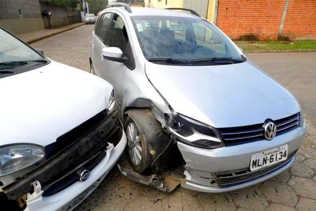 Ao não respeitar preferencial motorista provoca acidente no Caravaggio