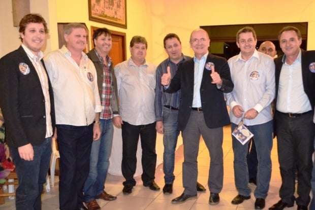 Paulo Bauer, candidato a governador pelo PSDB esteve na região na quinta-feira, e à noite jantou em Nova Veneza num evento da Apae. O Deputado Estadual Dóia Guglielmi, Clésio Salvaro, vice-prefeito Verceli Coral,  vereadores tucanos Dalto Bortolotto, Aroldo Frigo Júnior, Valmor Ugioni, Edgar Preiss (PP) e demais lideranças políticas estiveram presentes. Do PSB local marcaram presentes os ex-vereadores Valtenir de Mattia e Altemar Colonetti.