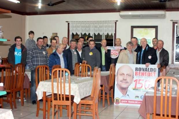  O PMDB local se reuniu na sexta-feira com o Deputado Federal  Ronaldo e Luiz Fernando Cardoso, o “Vampiro” em Nova Veneza. 