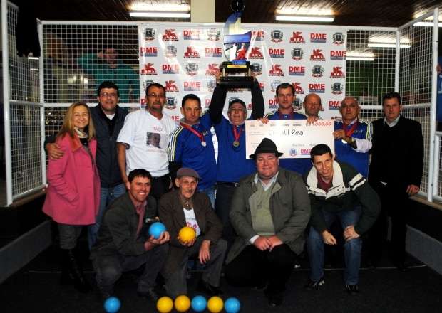 Marcelo Branco: Temos que registrar este fato porque a maioria dos políticos fala uma coisa e na prática faz outra 4 Recentemente aconteceu as finais do Campeonato Municipal de Bocha de Cancha Taça Mario Crippa. O jogo aconteceu no Complexo Esportivo Antônio Amboni, em Nova Veneza, reunindo um bom público. A equipe Fundição Nobre ficou com a terceira colocação ao vencer Vitalli Lanches. Vila Maria se consagrou campeão ao vencer um jogo bastante disputado contra a equipe Arroz Amboni. Além da premiação com troféu e medalha, foram distribuídos R$ 2.500 entre as quatro equipes finalistas.