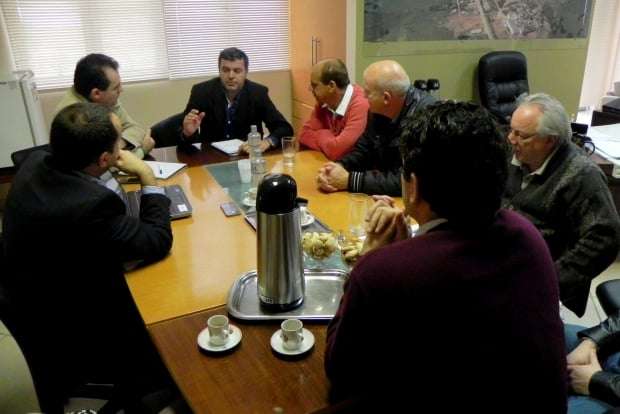 Prefeitos e JBS fazem reunião para acompanhar relação com os avicultores