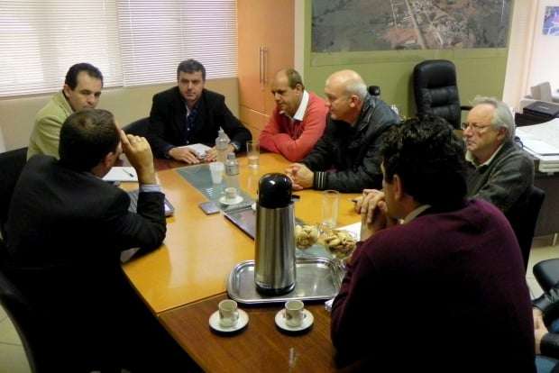 Prefeitos e JBS fazem reunião para acompanhar relação com os avicultores