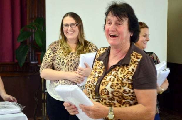 Clube de Mães aprendem técnica de bordado francês