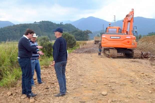 Evandro Gava inspeciona obras do executivo municipal 1 Evandro Gava inspeciona obras do executivo municipal