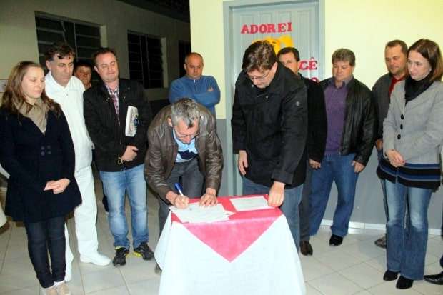 Evandro Gava assina ordem de serviço para ampliação de Posto de Saúde 1 Evandro Gava assina ordem de serviço para ampliação de Posto de Saúde