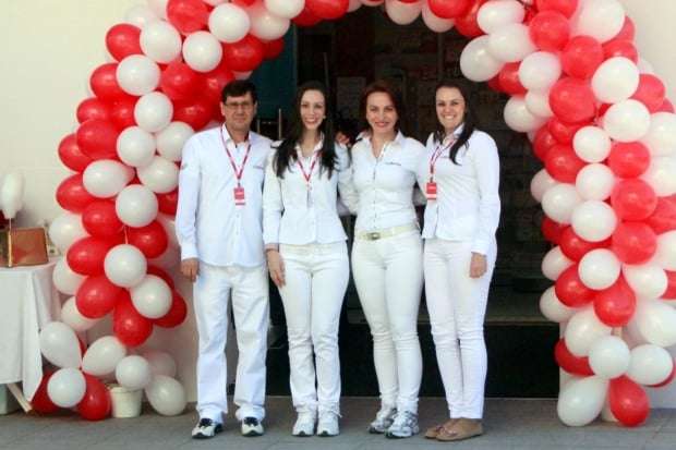 Farmácia Veneza é reinaugurada com festa