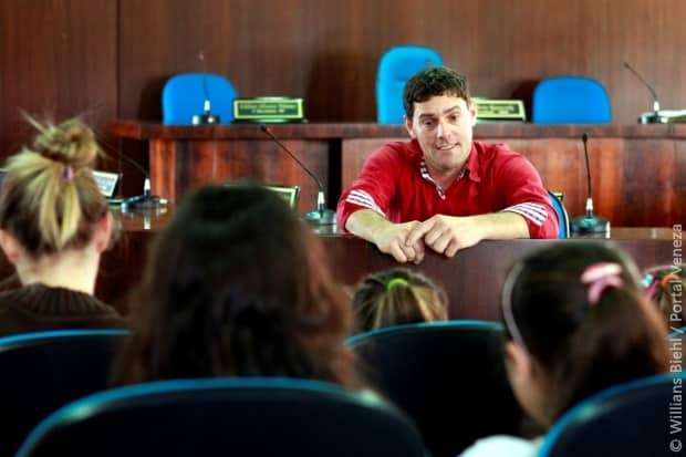 Vereador recebe alunos da Escola Municipal Vila Maria