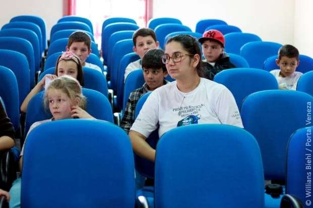 Vereador recebe alunos da Escola Municipal Vila Maria