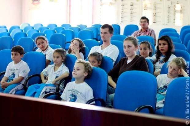 Vereador recebe alunos da Escola Municipal Vila Maria