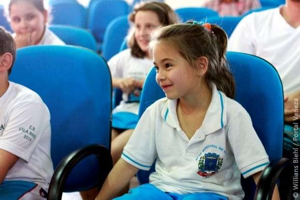 Vereador recebe alunos da Escola Municipal Vila Maria