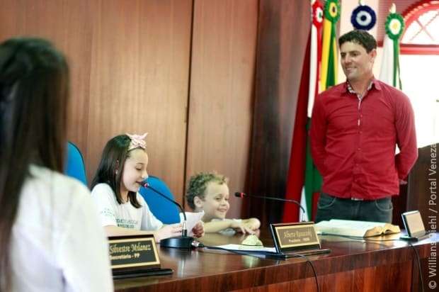 Vereador recebe alunos da Escola Municipal Vila Maria 1 Vereador recebe alunos da Escola Municipal Vila Maria
