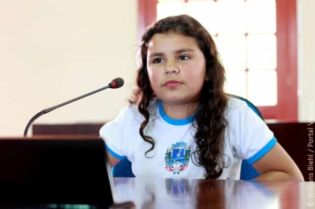 Vereador recebe alunos da Escola Municipal Vila Maria