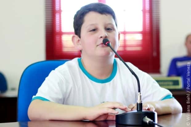 Vereador recebe alunos da Escola Municipal Vila Maria
