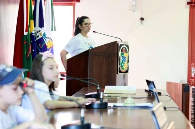 Vereador recebe alunos da Escola Municipal Vila Maria