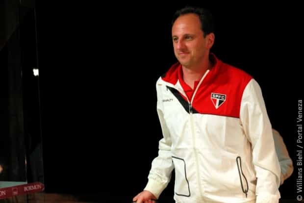 Delegação do São Paulo já está em Nova Veneza para partida contra o Criciúma