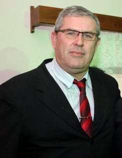 Marcelo Branco: Temos que registrar este fato porque a maioria dos políticos fala uma coisa e na prática faz outra 2 O presidente da Câmara Betão cobrou que a secretaria regional faça urgente a operação tapa-buraco na rodovia de São Bento Baixo a Rio Cedro Médio. Na outra semana o trabalho ficou pronto.