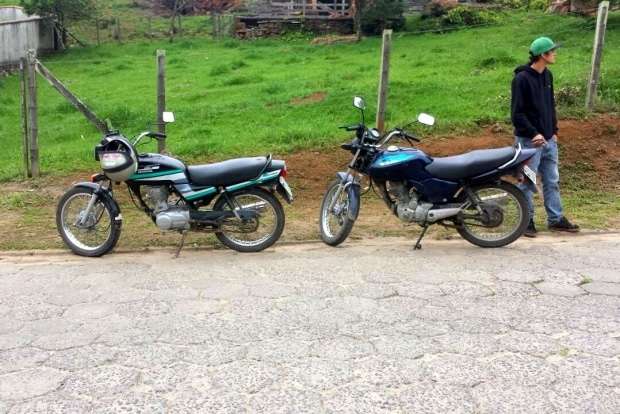 Motos são apreendidas após condutores efetuarem manobras perigosas