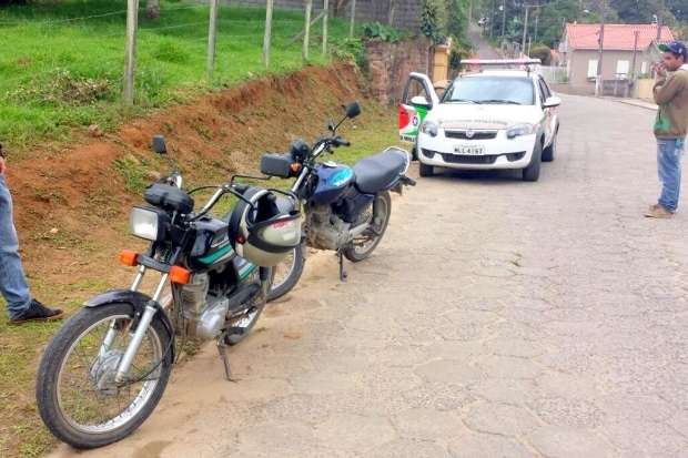 Motos são apreendidas após condutores efetuarem manobras perigosas
