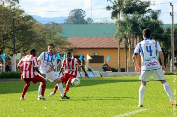 Metropolitano vence o clássico da polenta