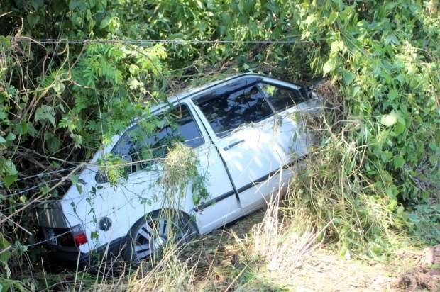 Caroneiro se apavora puxa volante e tira carro da pista na SC-447 1 Caroneiro se apavora puxa volante e tira carro da pista na SC-447