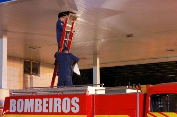 Bombeiros controlam princípio de incêndio em posto de combustíveis em Nova Veneza