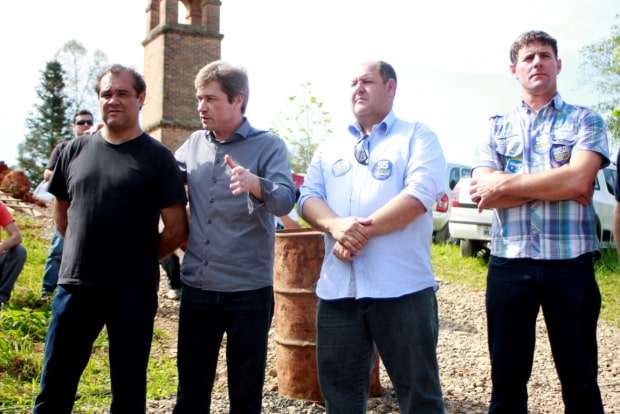 PSD de Nova Veneza promove grande “adesivaço”