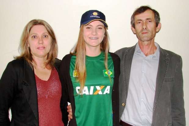 O Secretário Regional João Fabris e a atleta Lígia Milanez receberam “moção de aplauso” da Câmara de Vereadores de Nova Veneza.