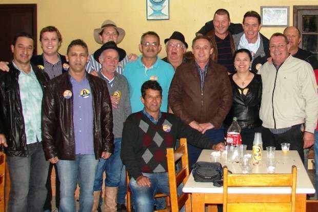 A coordenação da campanha do PSDB está fazendo reuniões políticas nas comunidades para tratar das eleições estaduais. Na terça-feira foi na Garuvinha, ontem foi em Caravaggio no pesqueiro da MDS,  e no domingo em Nova Veneza num sítio nos arredores da cidade.