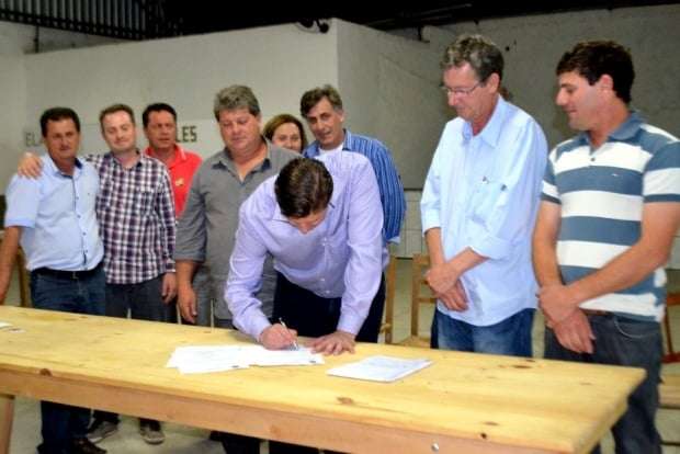 Evandro Gava assina ordem de serviço para ampliação de Posto de Saúde