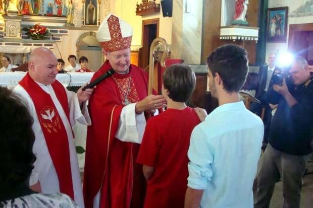 Jovens são crismados em Nova Veneza