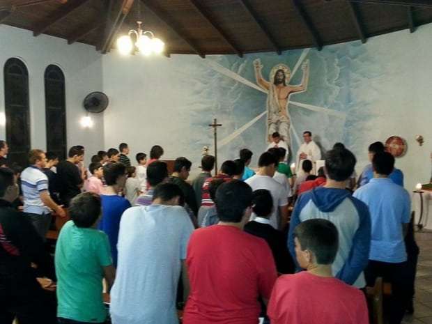 Mais de 50 jovens participam de retiro vocacional neste fim de semana