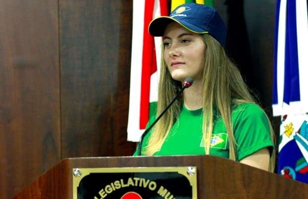 Marcelo Branco: A neoveneziana Jussara Crippa Bozzano que mora nos Estados Unidos há vários anos está na cidade visitando familiares 4 A bela e simpática Ligia Milanez Venturini, de Caravaggio, que recentemente esteve participando dos jogos escolares Britânicos, Manchester, Inglaterra. Ela é atleta de ciclismo.