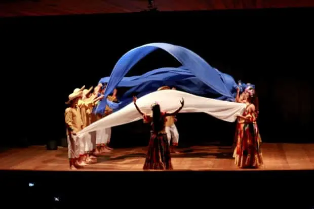 Teatro Municipal de Nova Veneza fica lotado no Festival Internacional de Danças Folclóricas