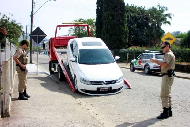 Jetta roubado em Criciúma é abandonado em Nova Veneza 1 Jetta roubado em Criciúma é abandonado em Nova Veneza