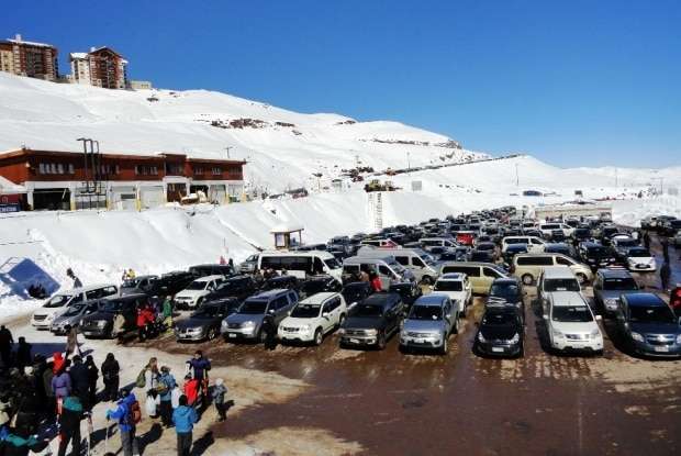 Marcelo Branco: A neoveneziana Jussara Crippa Bozzano que mora nos Estados Unidos há vários anos está na cidade visitando familiares 6 A bela paisagem da estação de esqui no Vale Nevado, Chile.