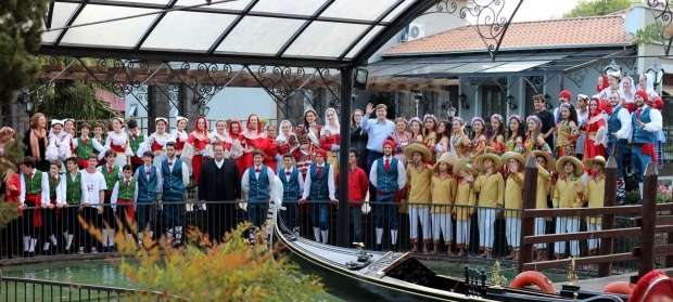 Teatro Municipal de Nova Veneza fica lotado no Festival Internacional de Danças Folclóricas 2 Teatro Municipal de Nova Veneza fica lotado no Festival Internacional de Danças Folclóricas