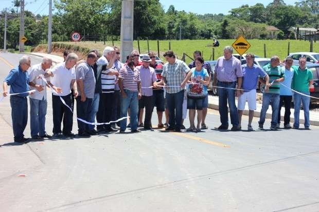 Prefeitura entrega asfalto em Caravaggio