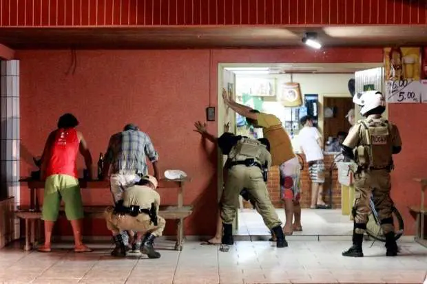 Polícia Militar faz mais operações em bares do município nesta terça-feira