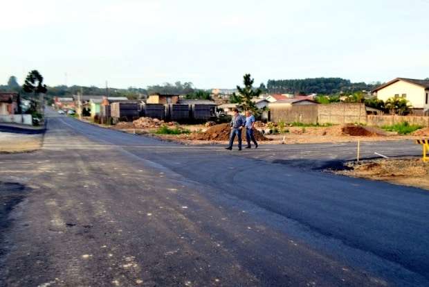 Nova Veneza comemora fim de ano com 14 obras entregues 14 Asfalto de Caravaggio - Tereza Ronchi Spilere e Giovani Spilere